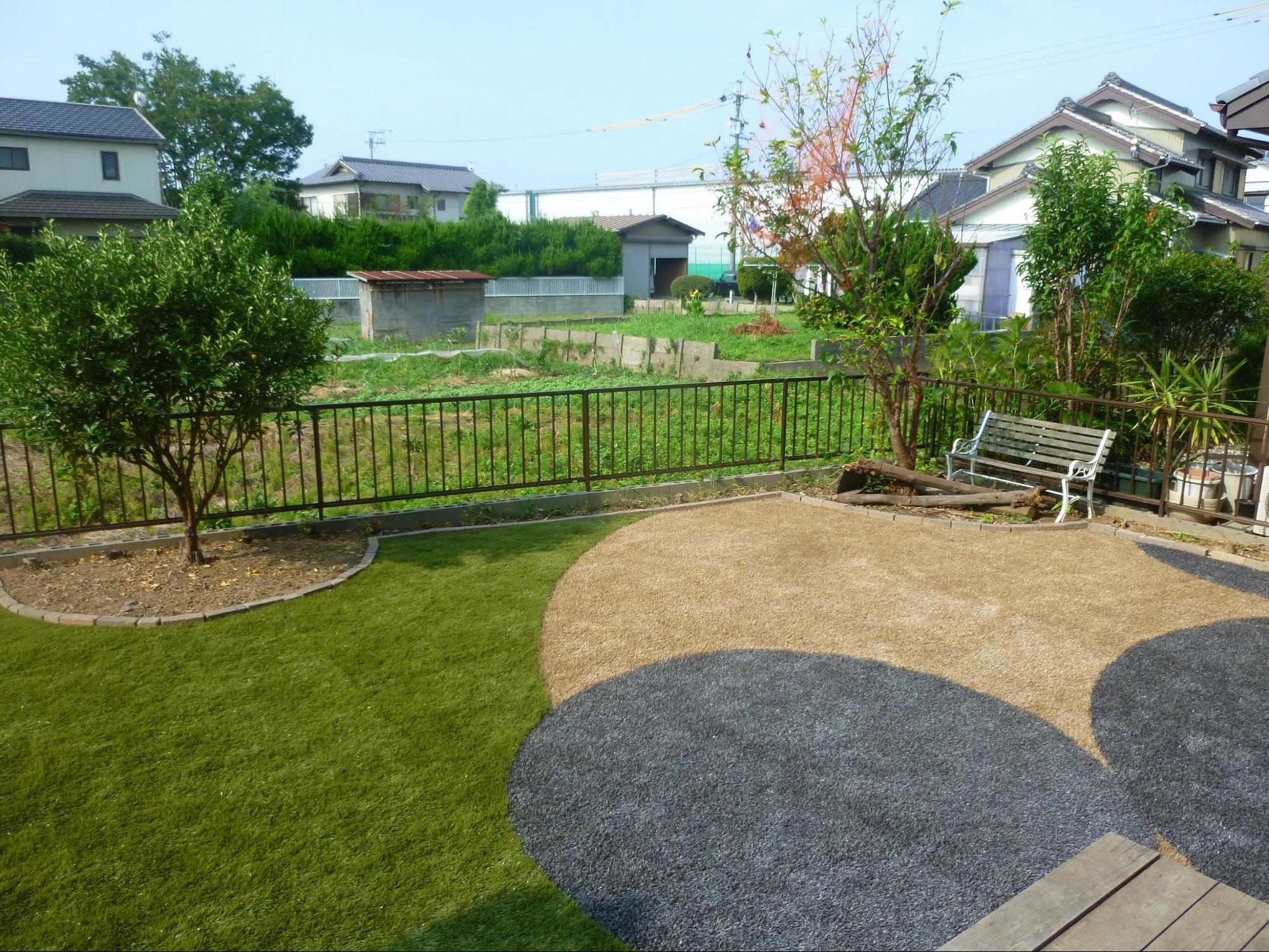 三重県で人工芝を検討中の方必見！人工芝と天然芝の違いのサムネイル